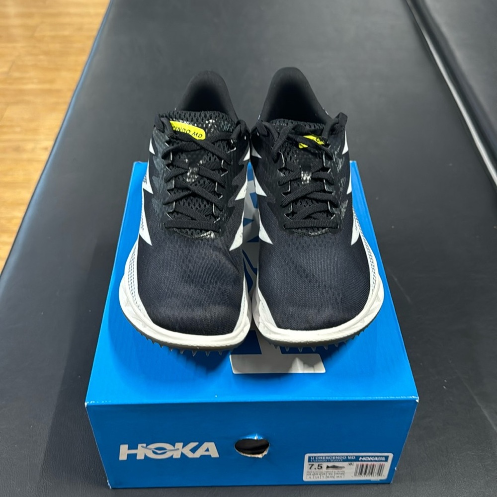 HOKA U Crescendo MD track spikes